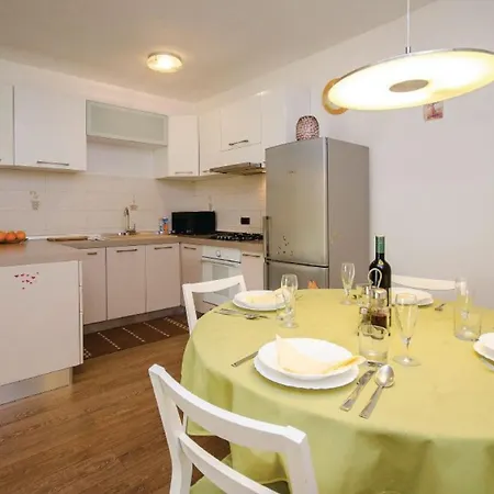 Casa Marlen In - Haus Fuer 4 Personen
